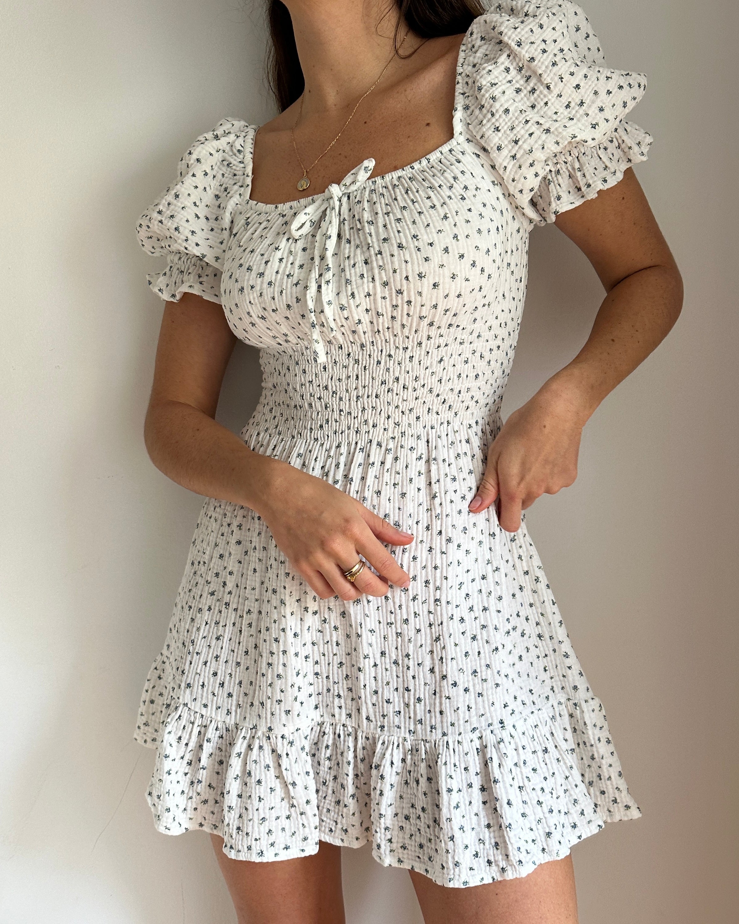 vestido corto de lino 