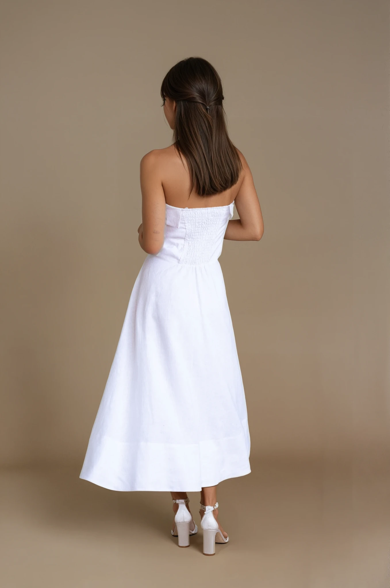 Back detail of white linen midi dress with elasticated fit – Rouri